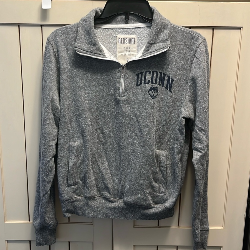 Gently worn UConn 3/4 zip w pockets
